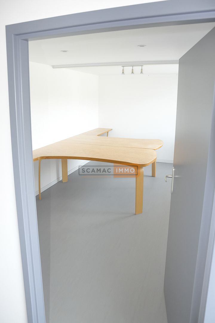 local d'activités de 319m², Le Muy (Var)