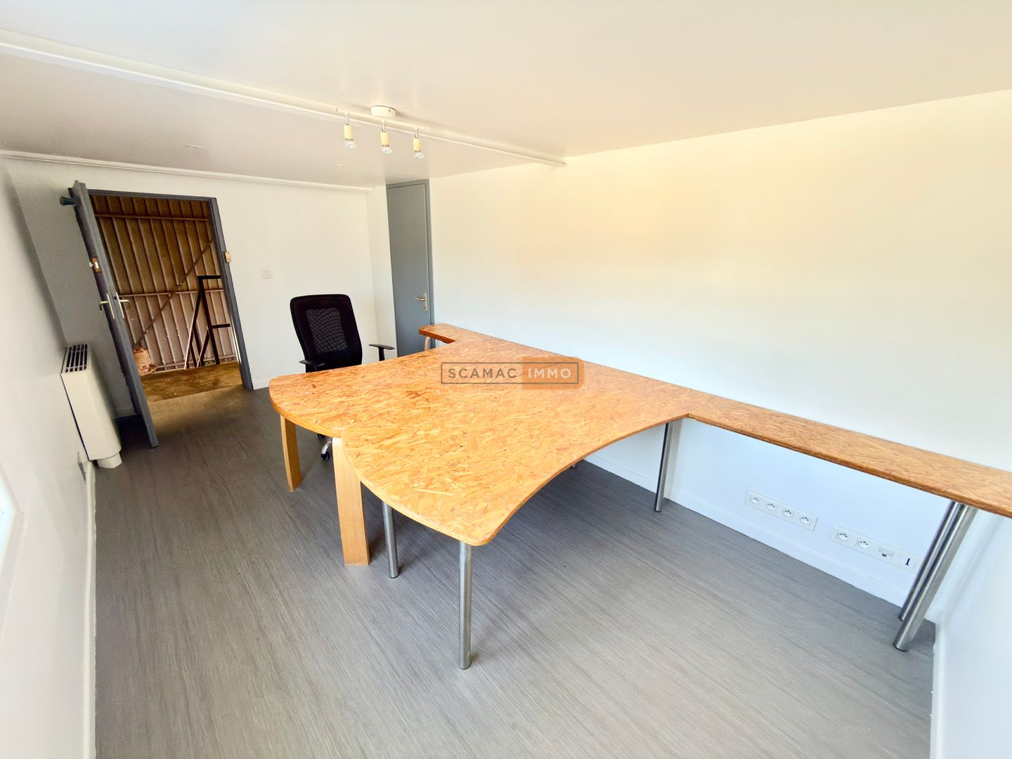 local d'activités de 320m², Le Muy (Var)