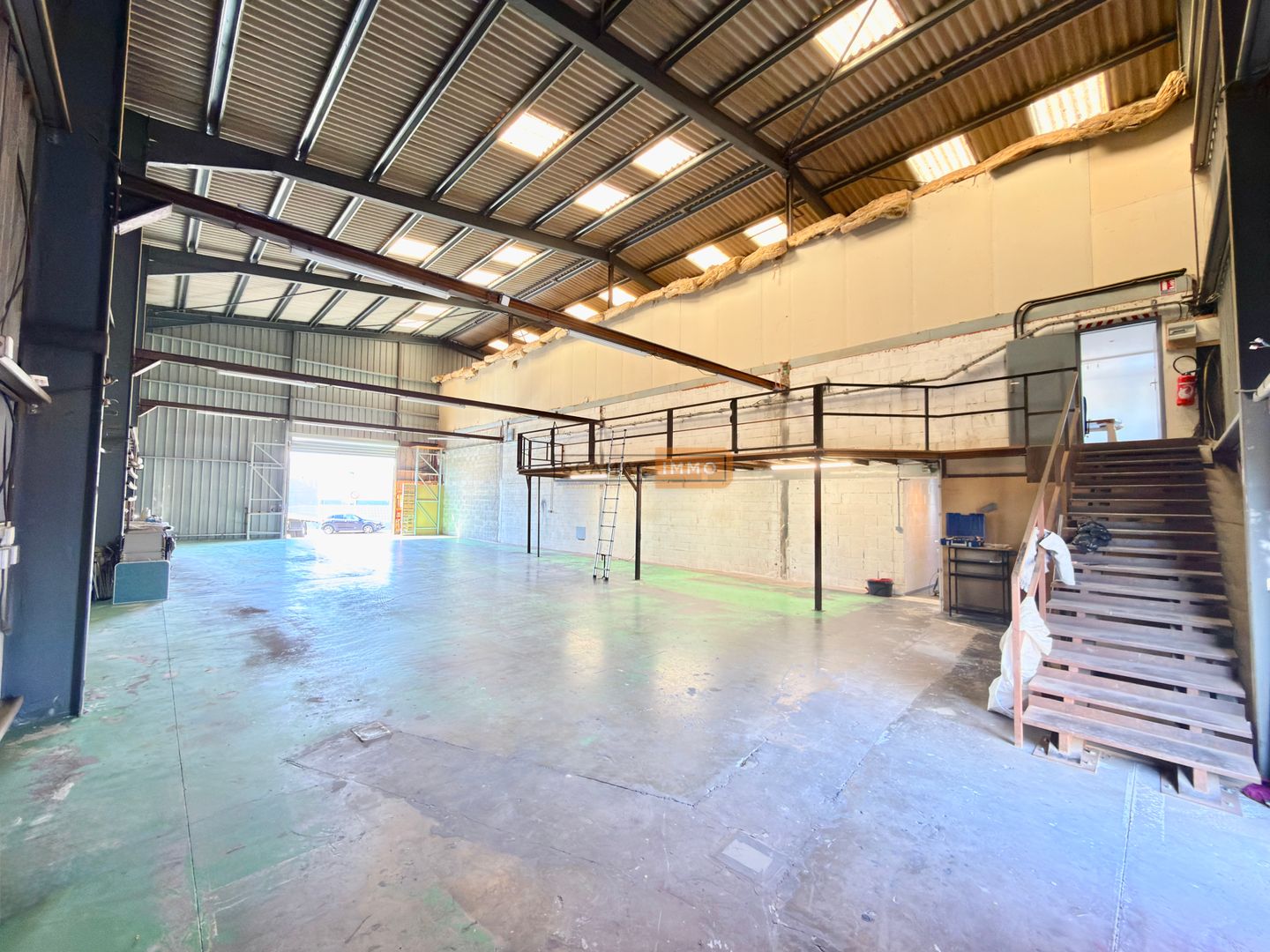 local d'activités de 320m², Le Muy (Var)