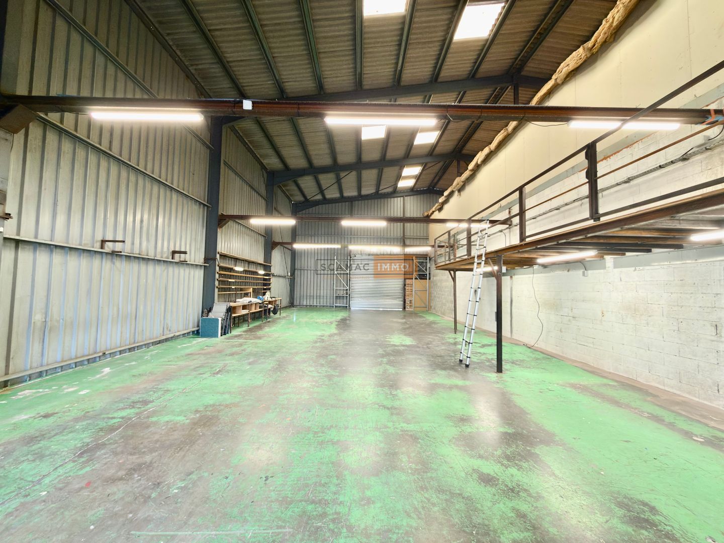 local d'activités de 320m², Le Muy (Var)