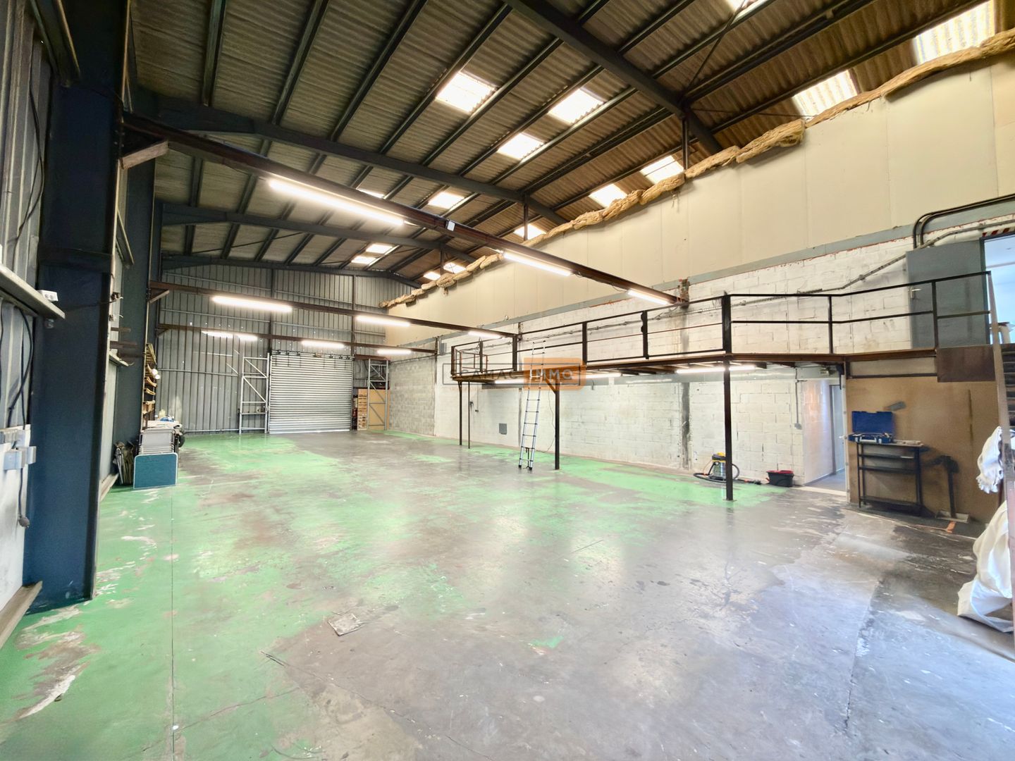 local d'activités de 320m², Le Muy (Var)