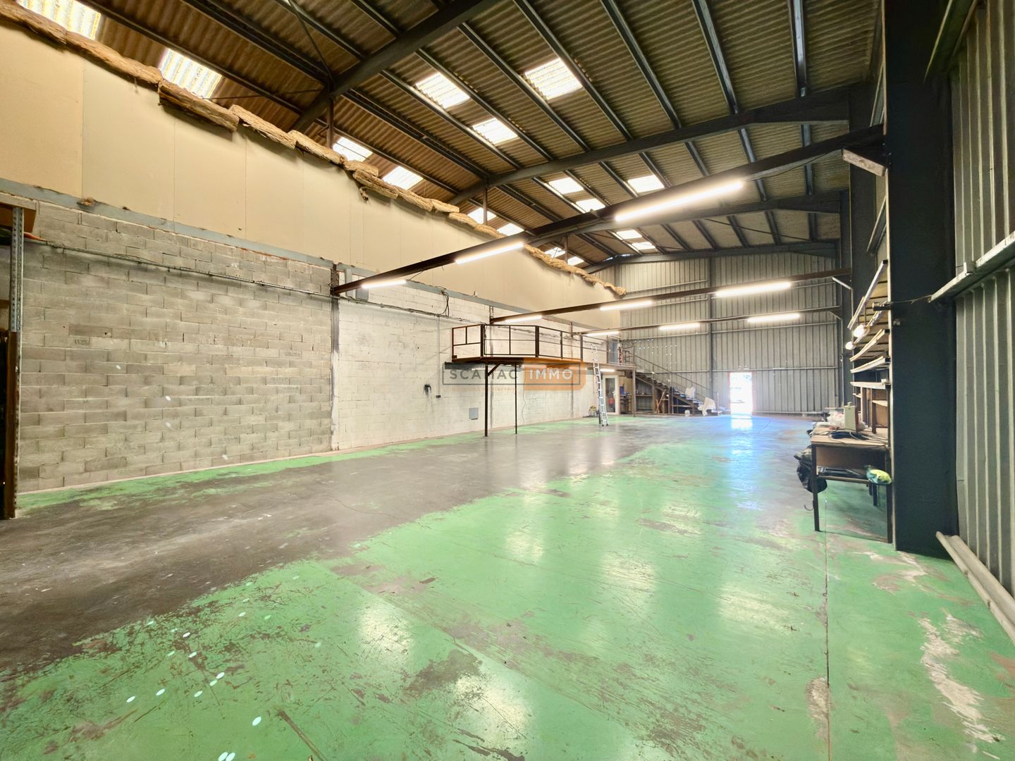 local d'activités de 320m², Le Muy (Var)