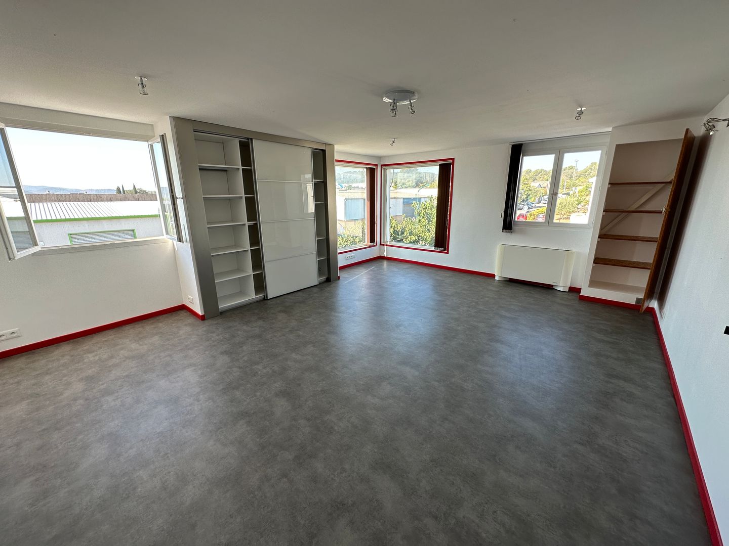 local d'activités de 380m², Le Muy (Var)