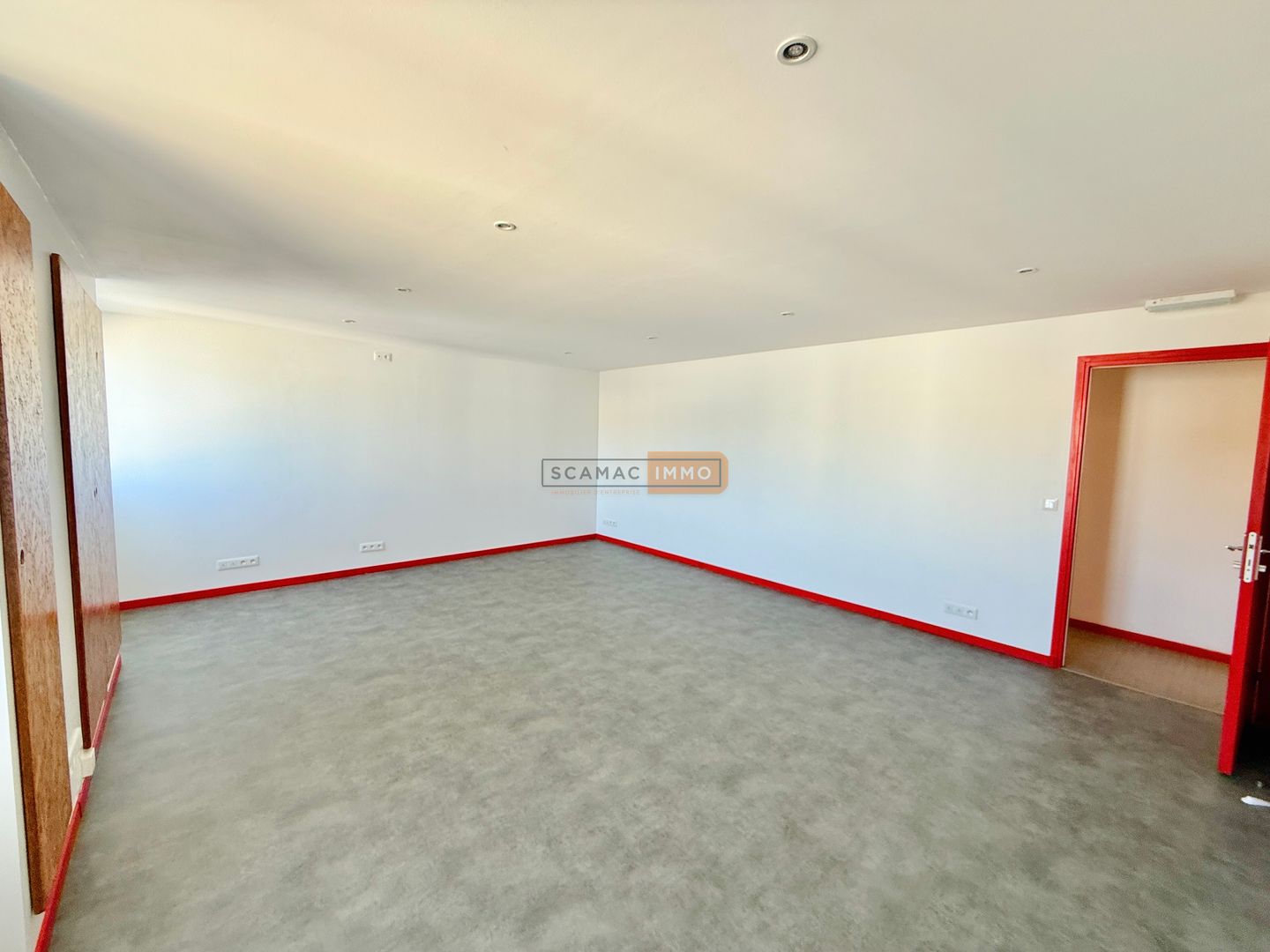 local d'activités de 60m², Le Muy (Var)