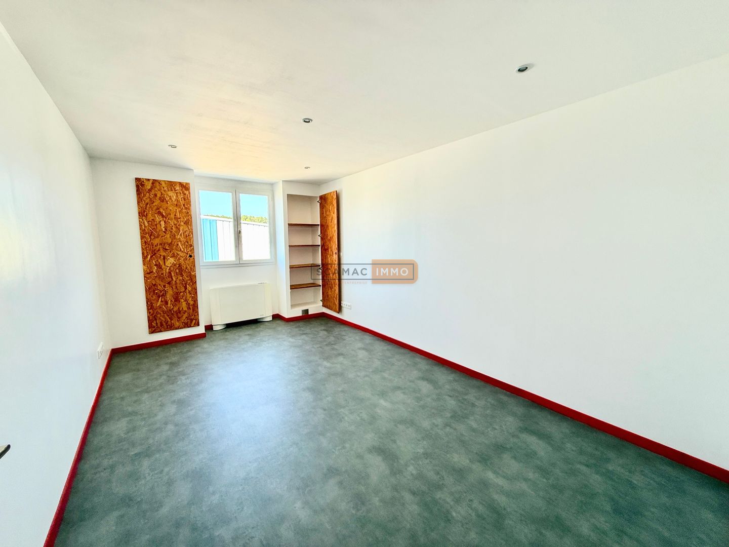 local d'activités de 60m², Le Muy (Var)