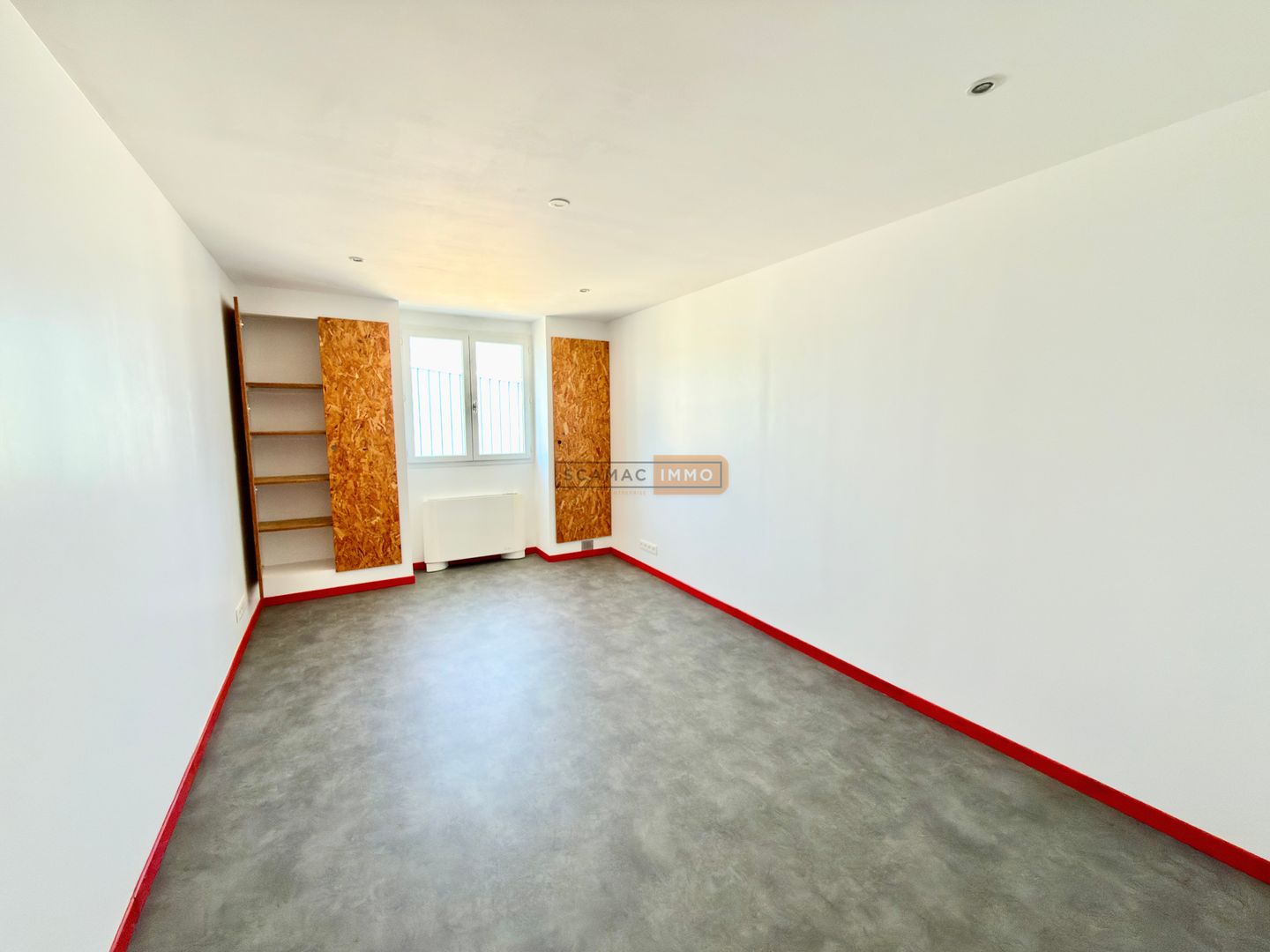 local d'activités de 60m², Le Muy (Var)