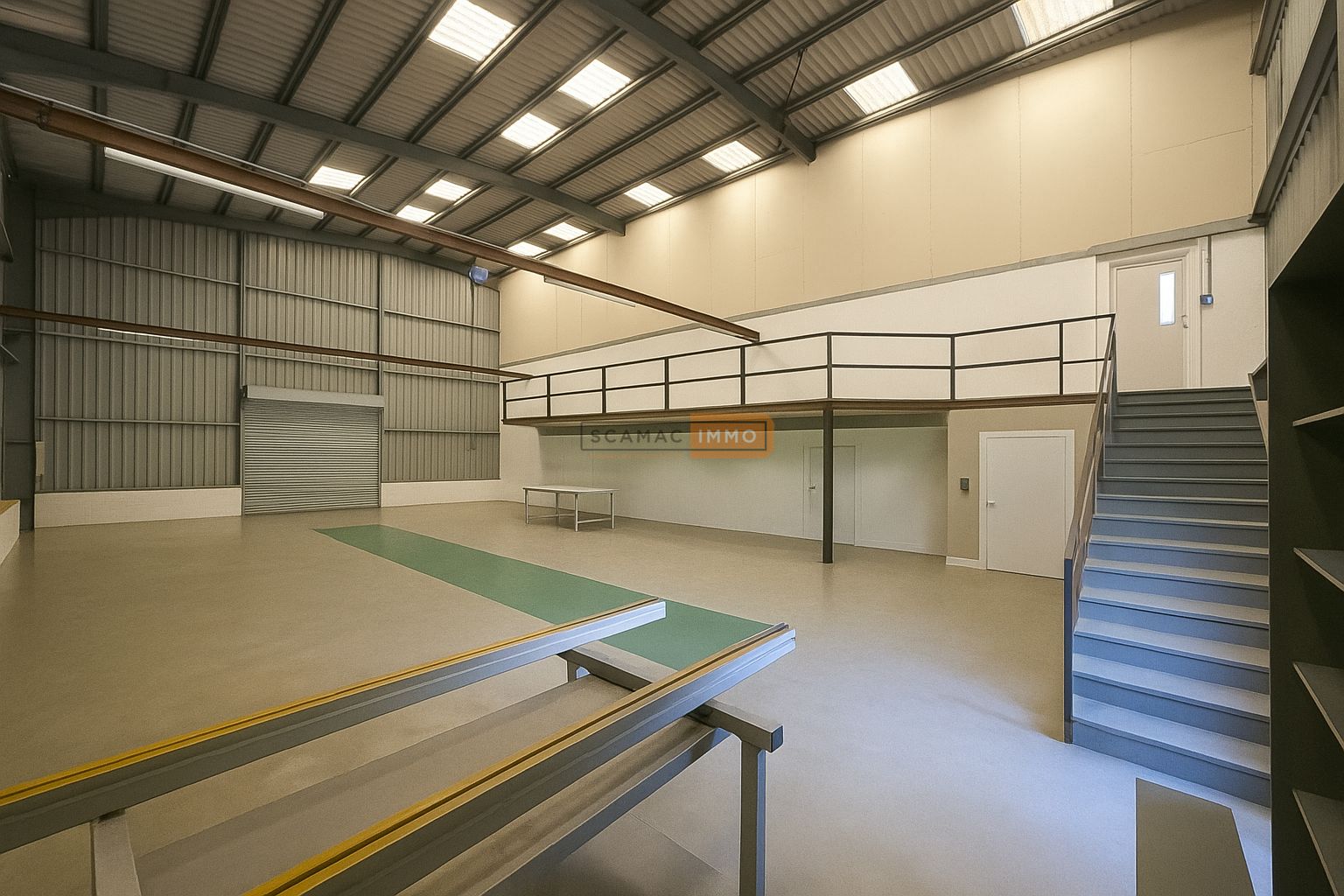 local d'activités de 765m², Le Muy (Var)