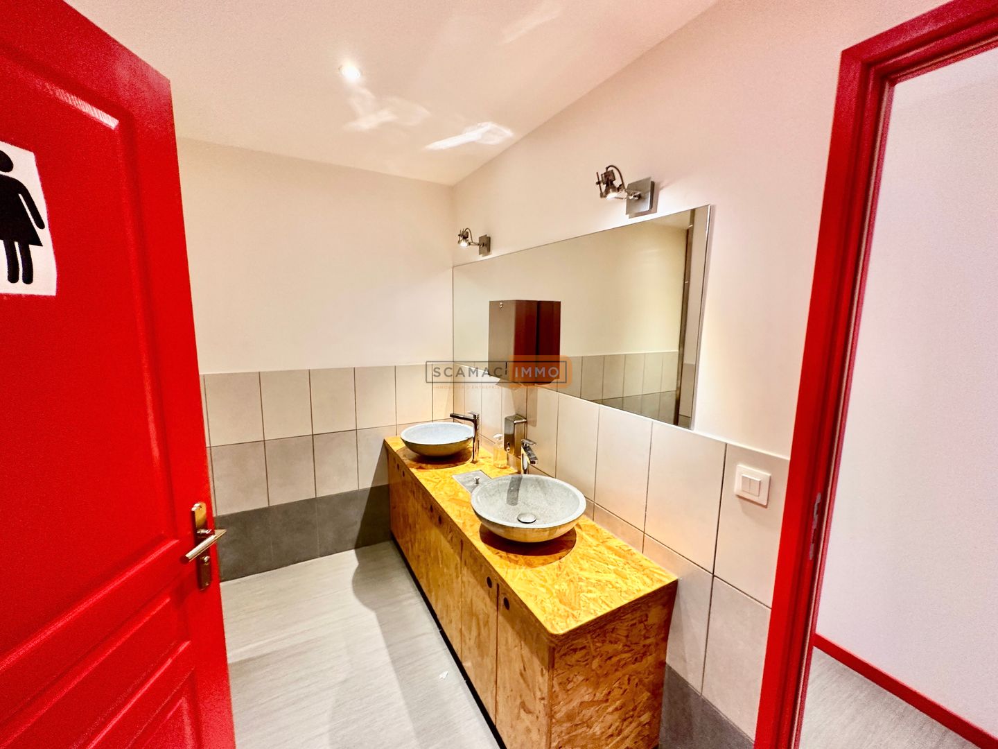 local d'activités de 765m², Le Muy (Var)