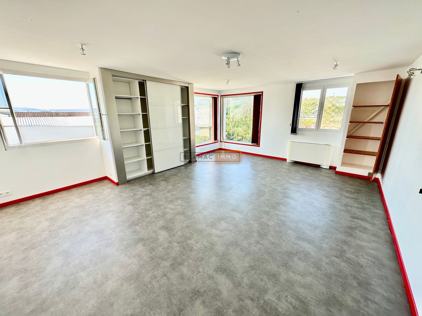 local d'activités de 765m², Le Muy (Var)