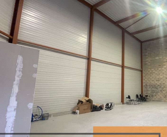 local d'activités de 302m², Étréchy (Essonne)