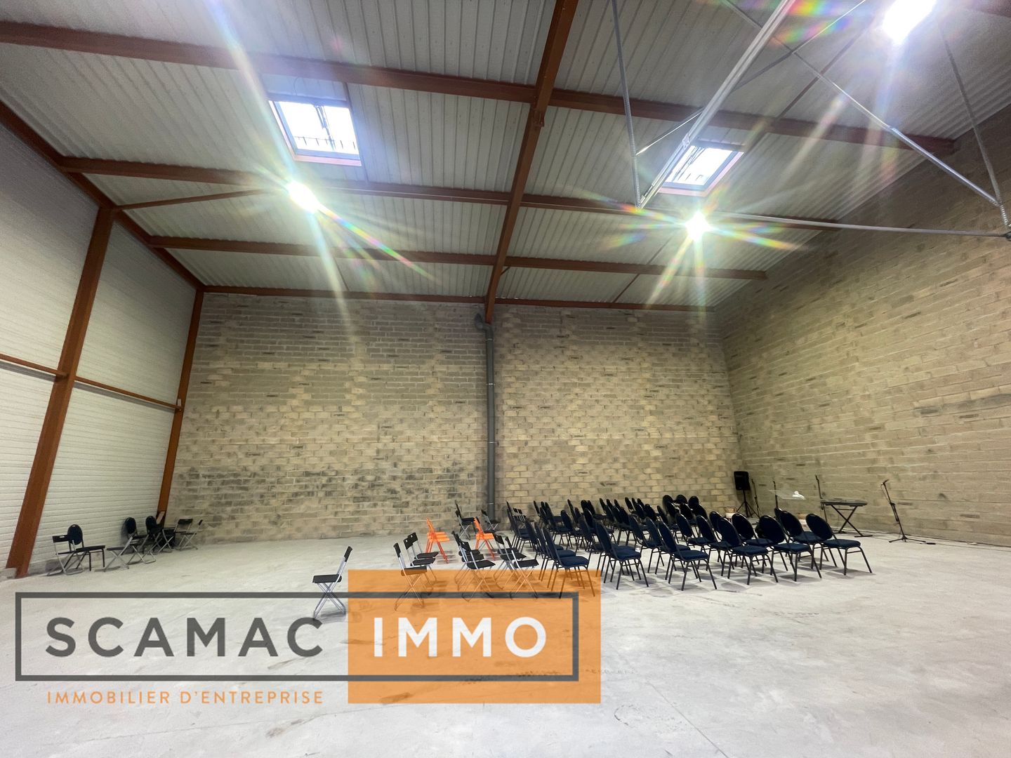 local d'activités de 302m², Étréchy (Essonne)