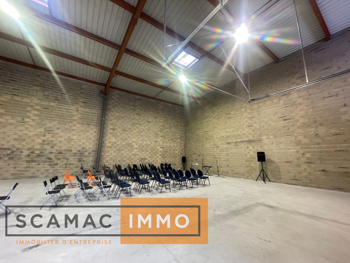local d'activités de 302m², Étréchy (Essonne)