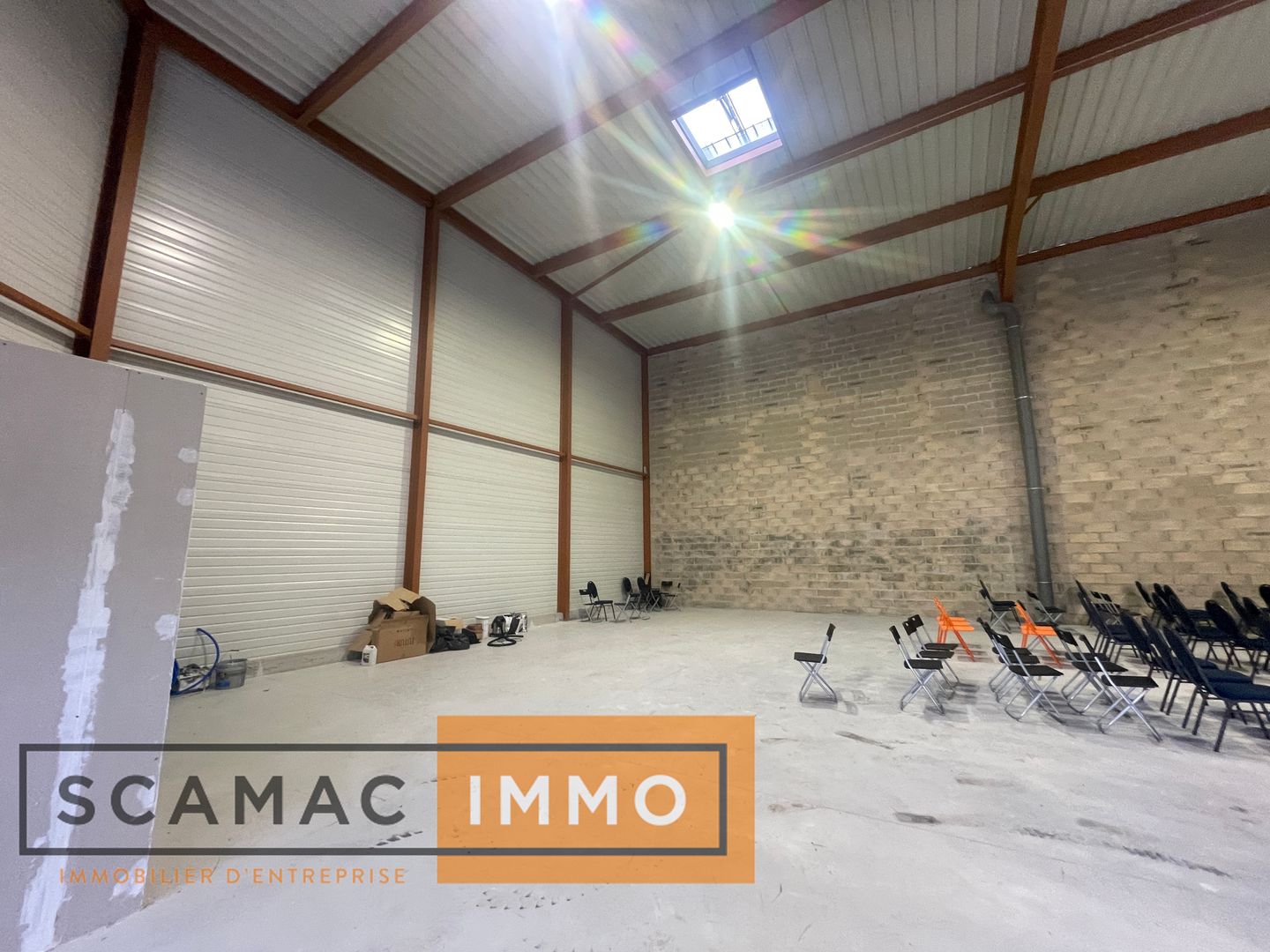 local d'activités de 302m², Étréchy (Essonne)