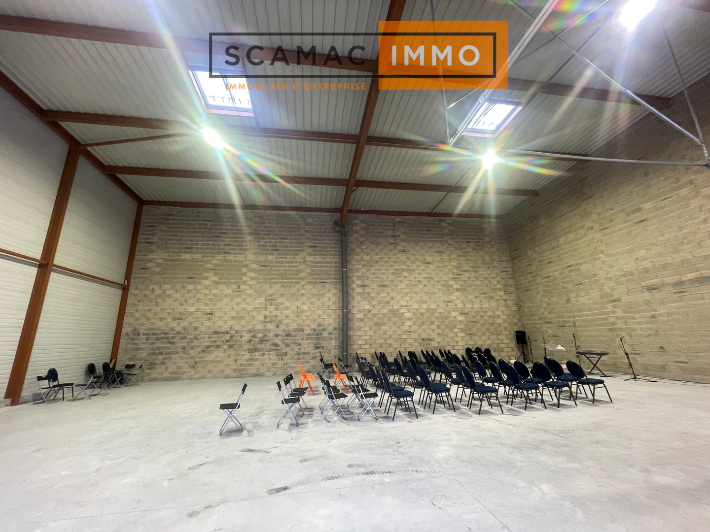 local d'activités de 934m², Étréchy (Essonne)