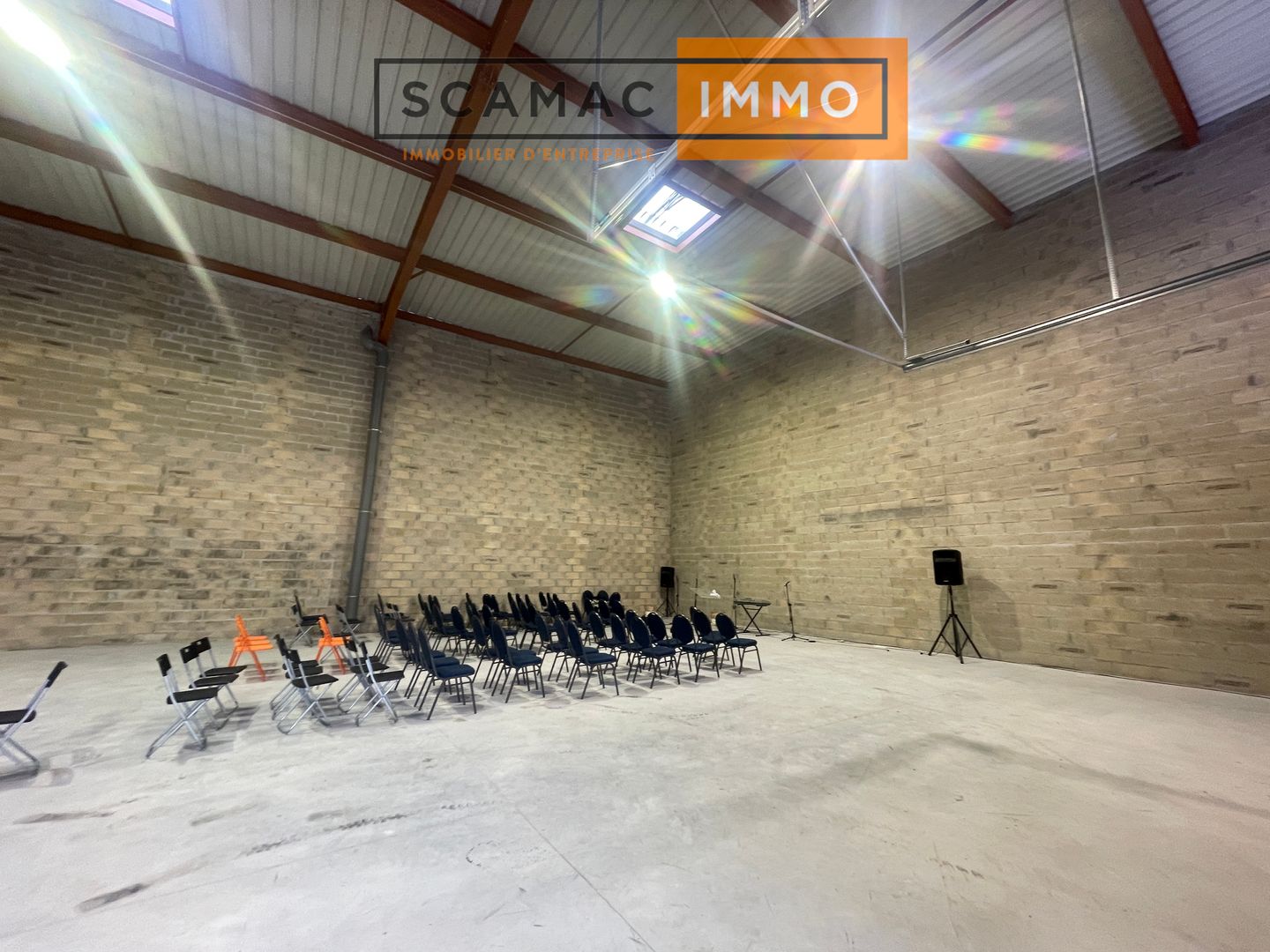 local d'activités de 934m², Étréchy (Essonne)