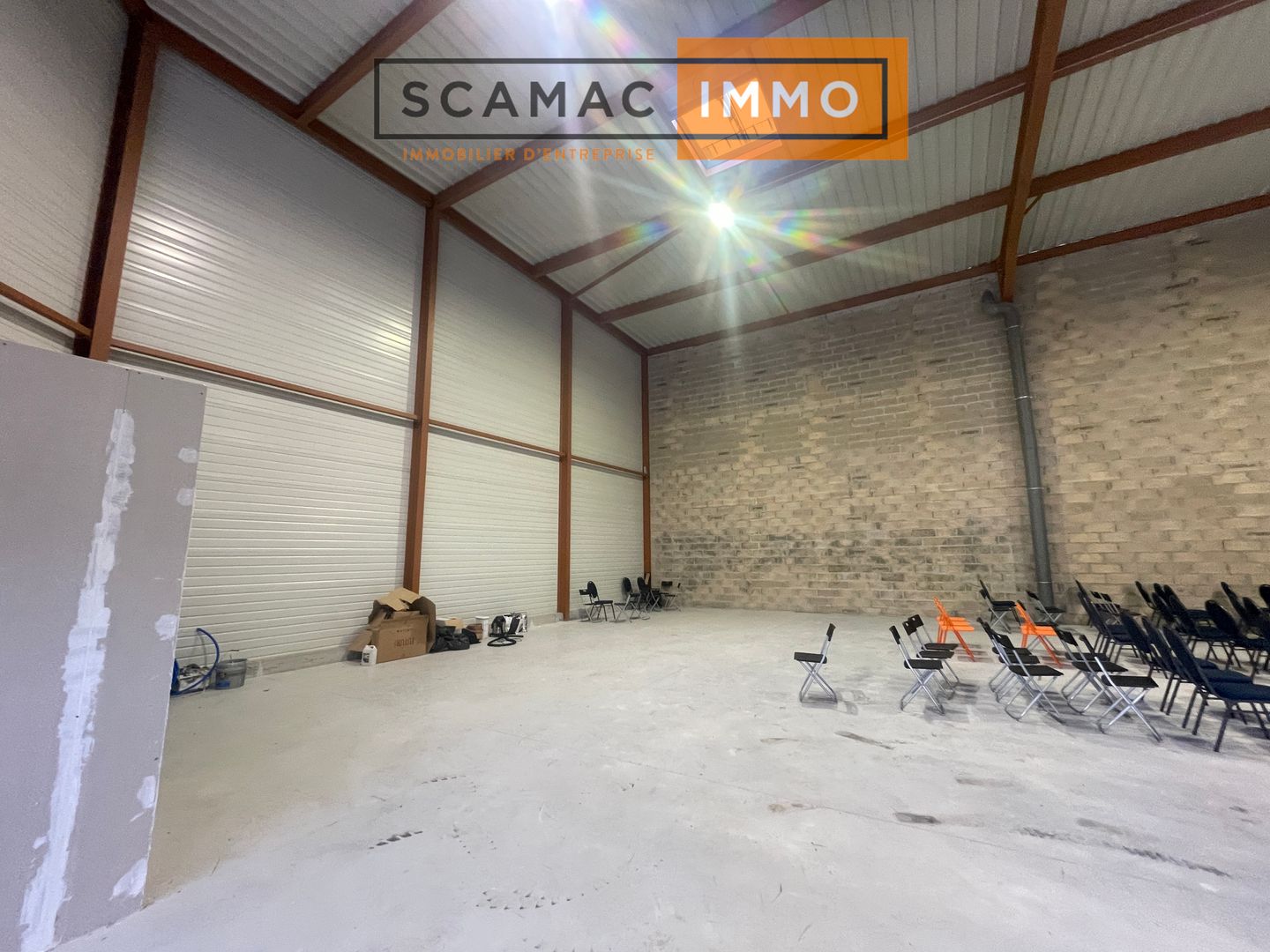 local d'activités de 934m², Étréchy (Essonne)