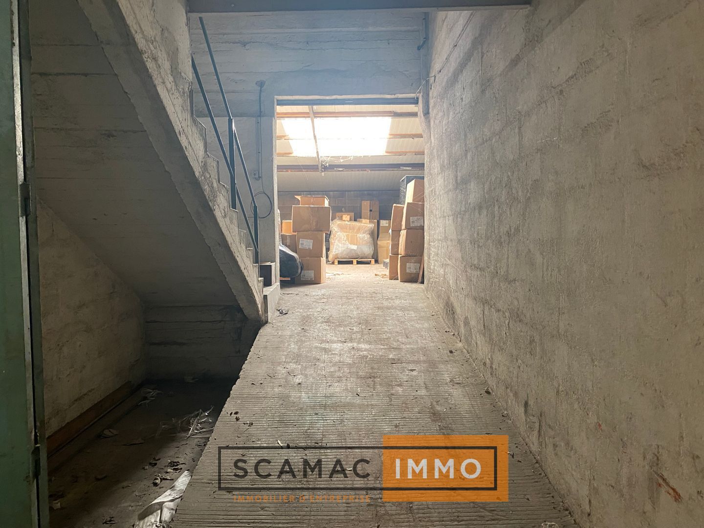 entrepôt de 641m², Gardanne (Bouches-du-Rhône)