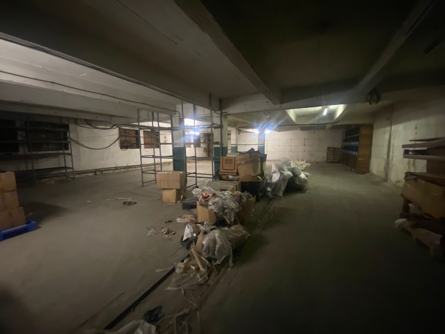 entrepôt de 641m², Gardanne (Bouches-du-Rhône)