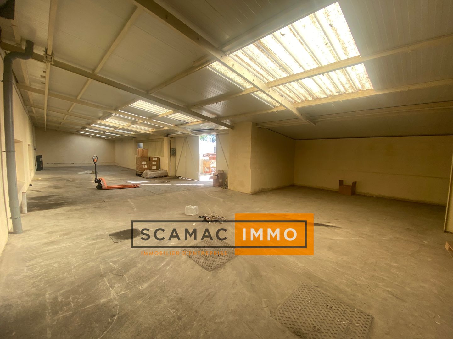 entrepôt de 643m², Gardanne (Bouches-du-Rhône)