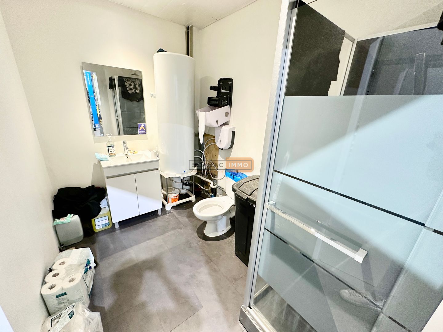 entrepôt de 270m², Fréjus (Var)