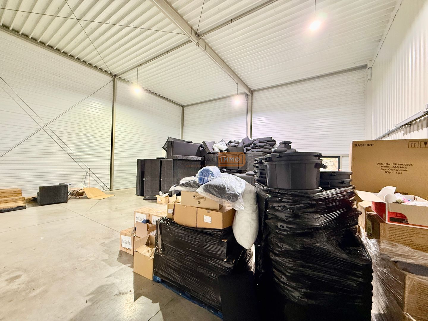 entrepôt de 270m², Fréjus (Var)