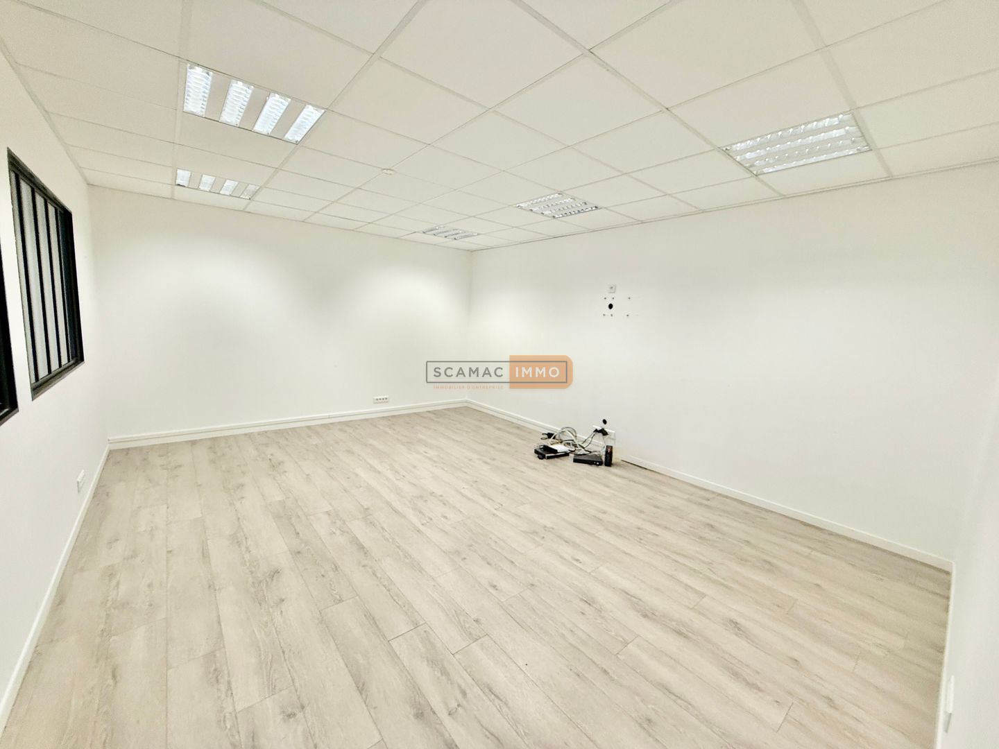 entrepôt de 270m², Fréjus (Var)