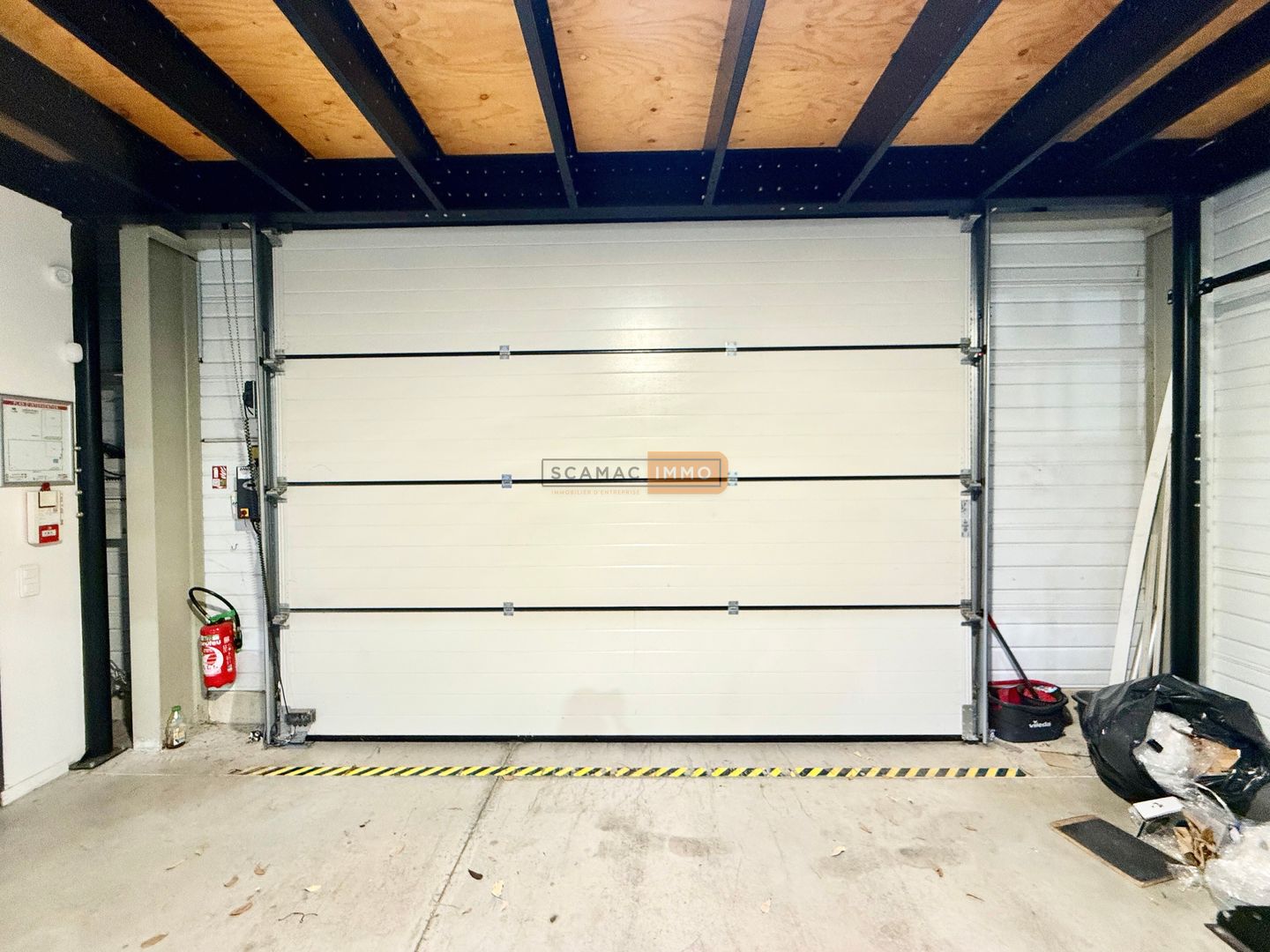 entrepôt de 270m², Fréjus (Var)