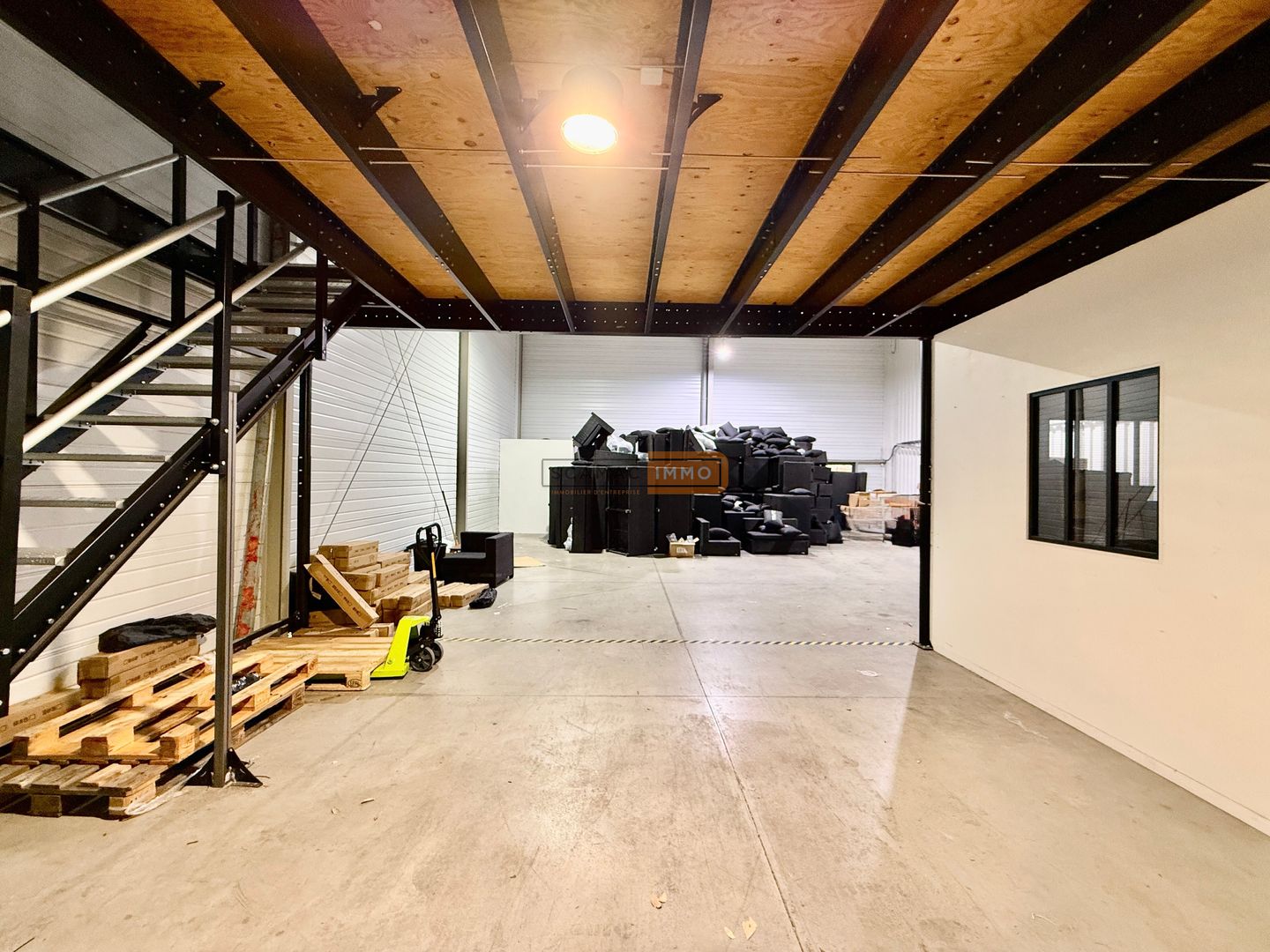 entrepôt de 270m², Fréjus (Var)