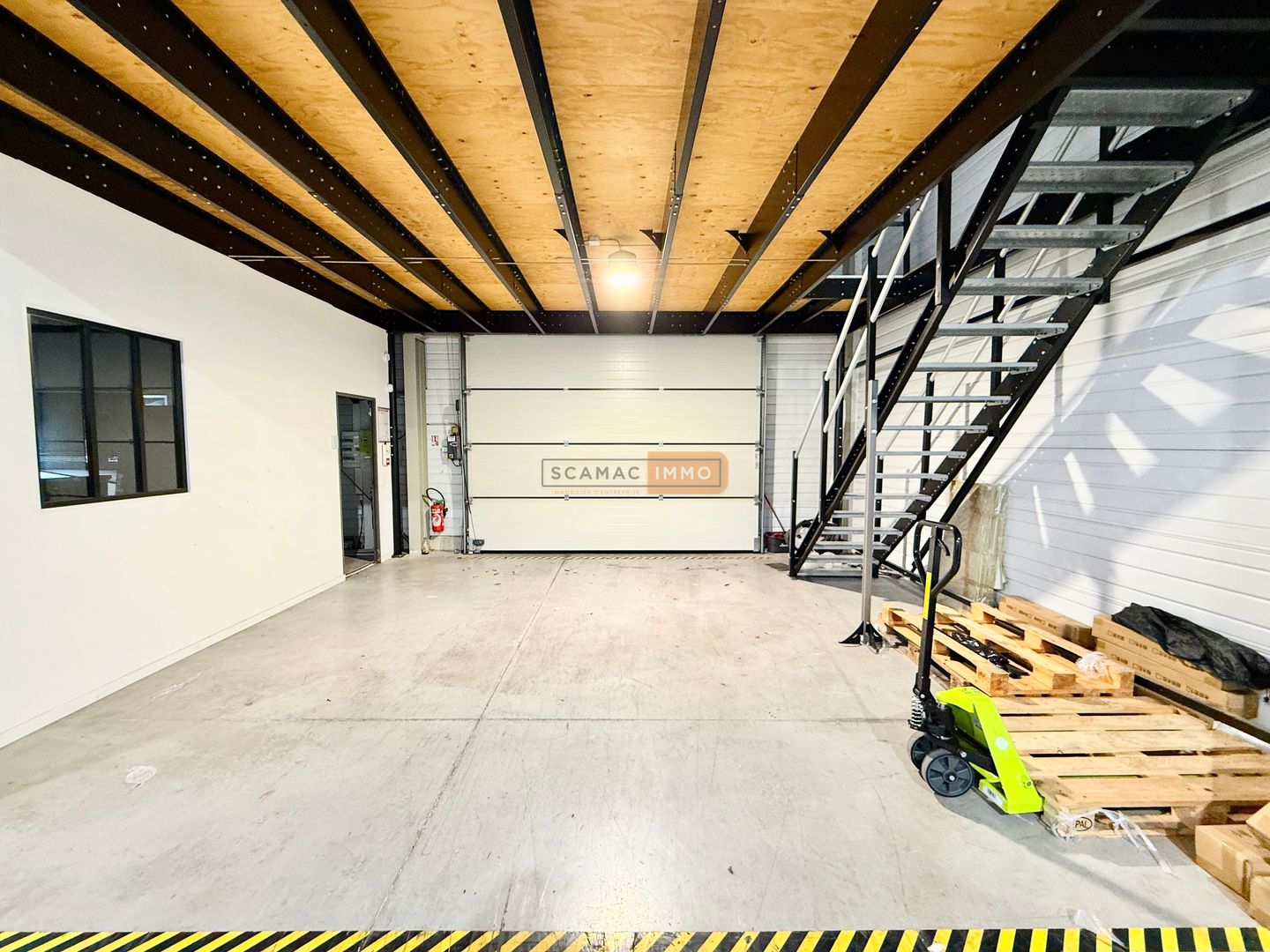 entrepôt de 270m², Fréjus (Var)