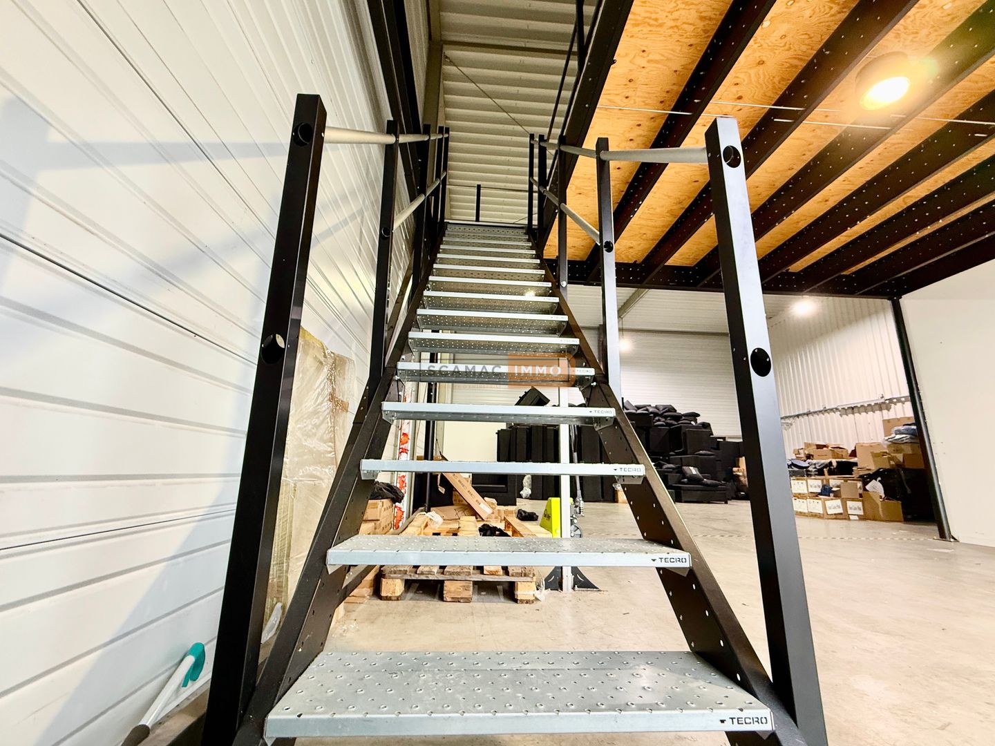 entrepôt de 270m², Fréjus (Var)