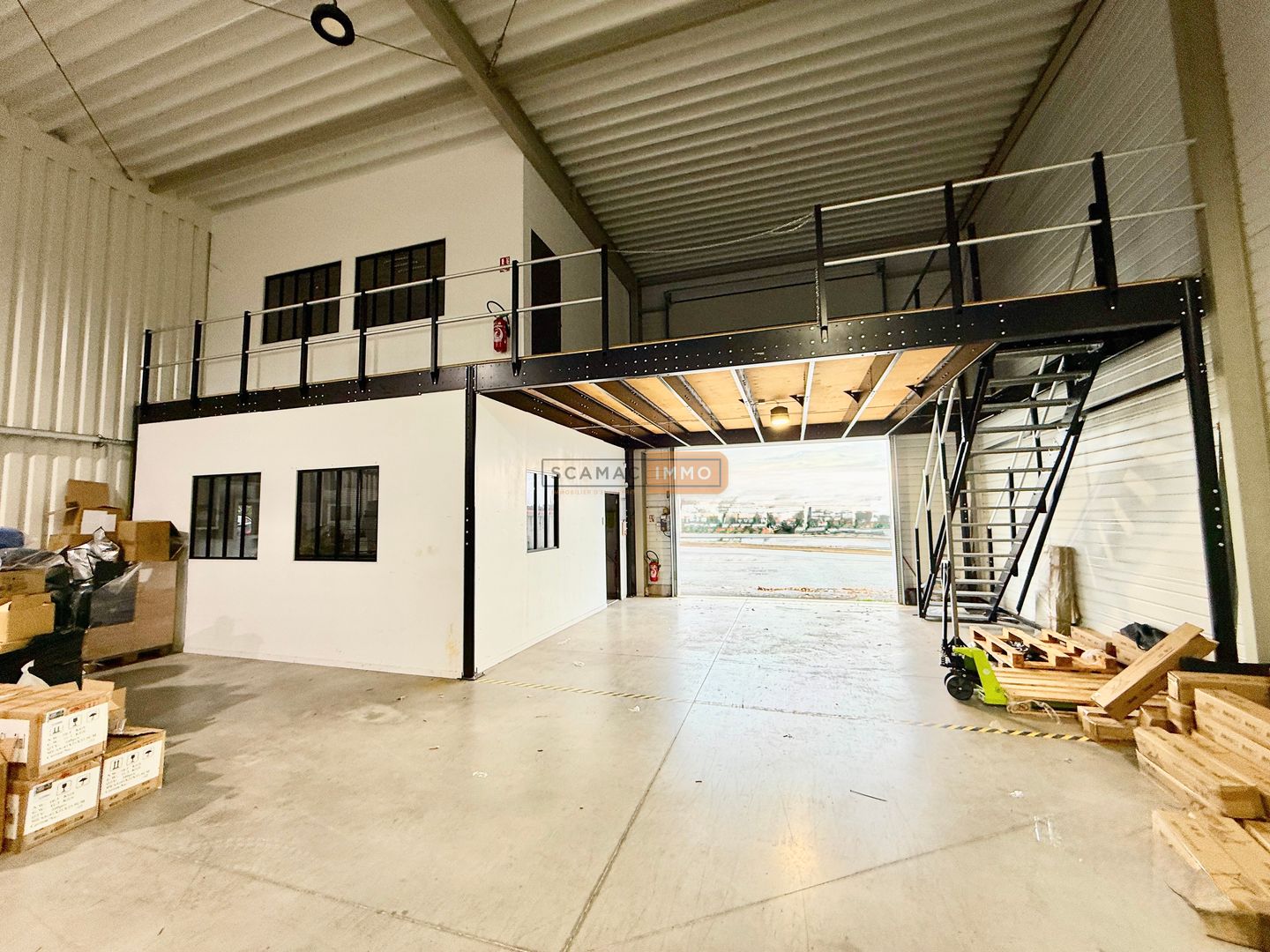 entrepôt de 270m², Fréjus (Var)