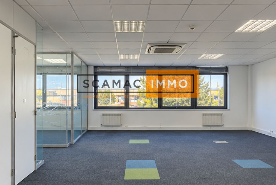 local d'activités de 702m², Gennevilliers (Hauts-de-Seine)