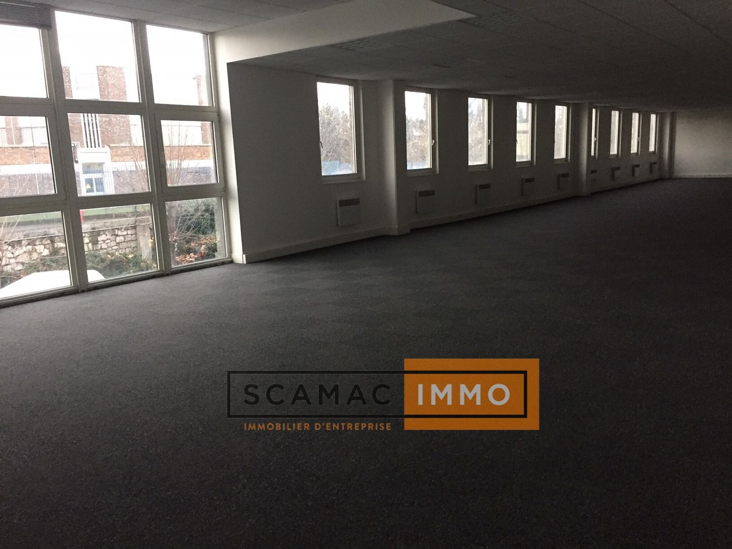 bureau de 485m², Aubagne (Bouches-du-Rhône)