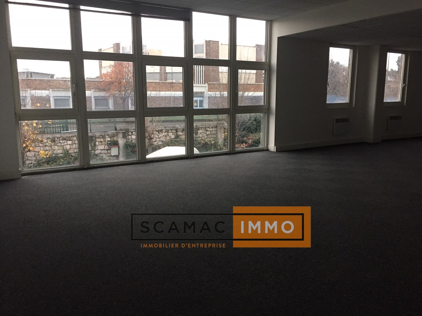 bureau de 485m², Aubagne (Bouches-du-Rhône)