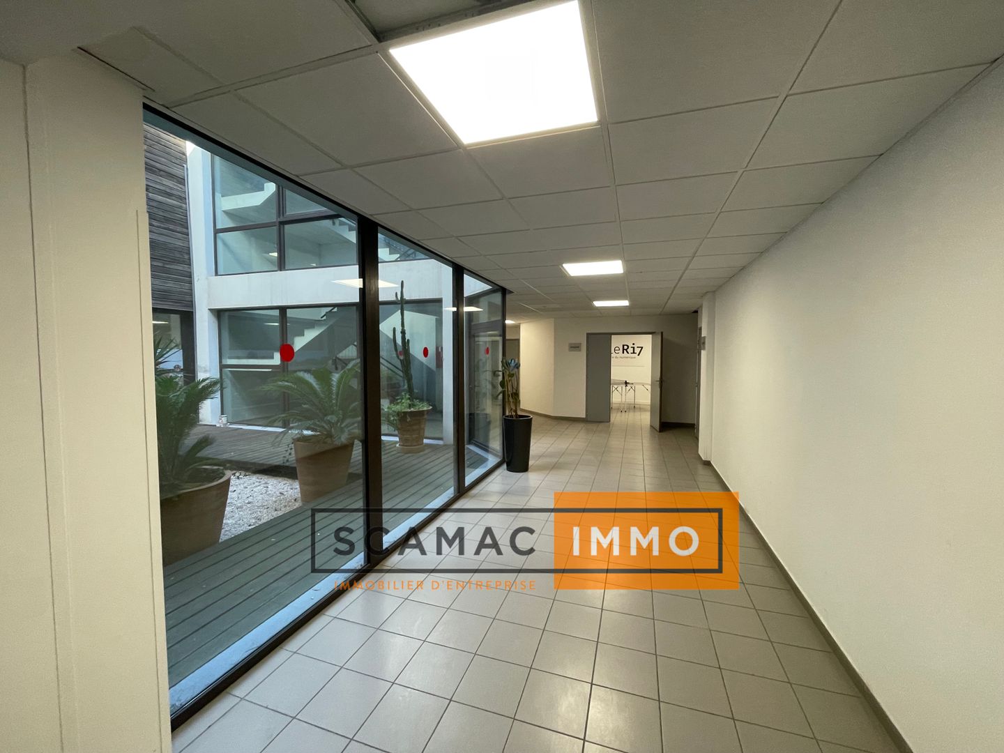 bureau de 485m², Aubagne (Bouches-du-Rhône)