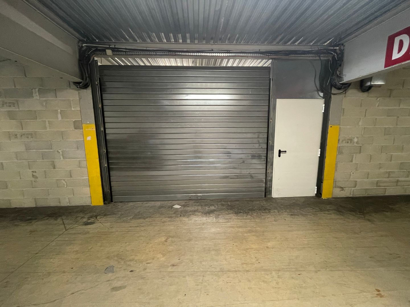 entrepôt de 374m², Aubagne (Bouches-du-Rhône)