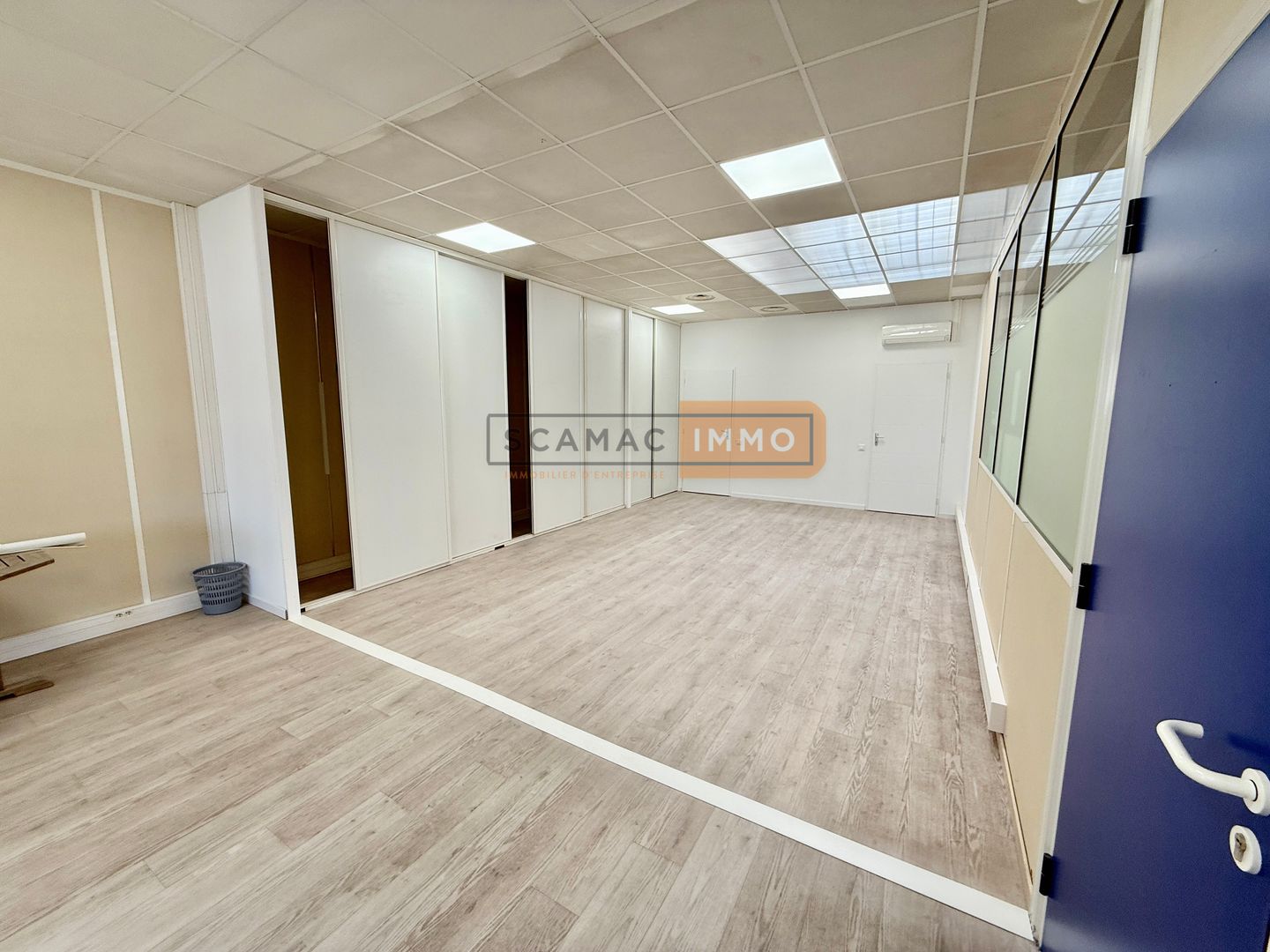 bureau de 75m², Fréjus (Var)
