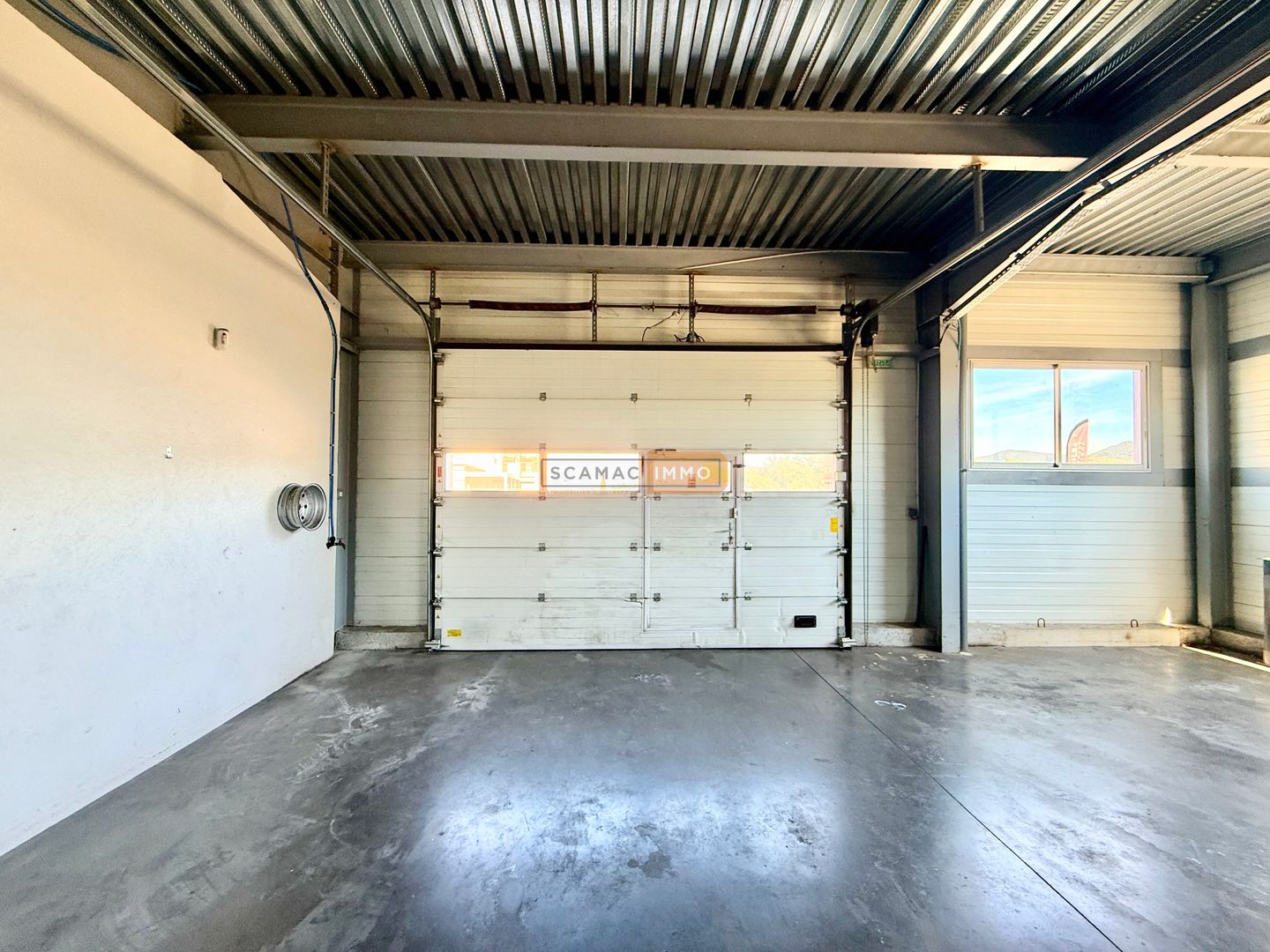 entrepôt de 140m², Fréjus (Var)