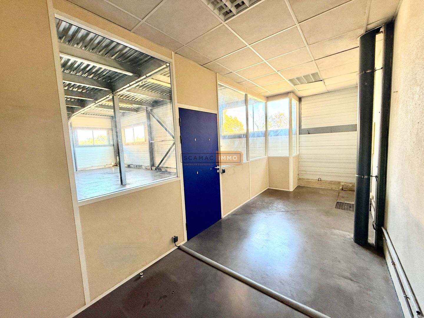 entrepôt de 140m², Fréjus (Var)
