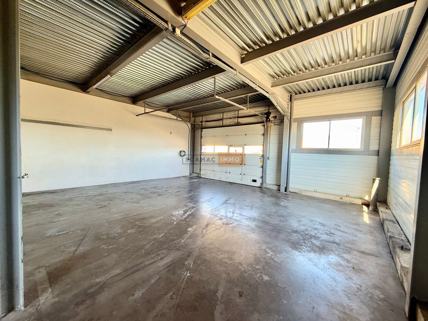 entrepôt de 140m², Fréjus (Var)