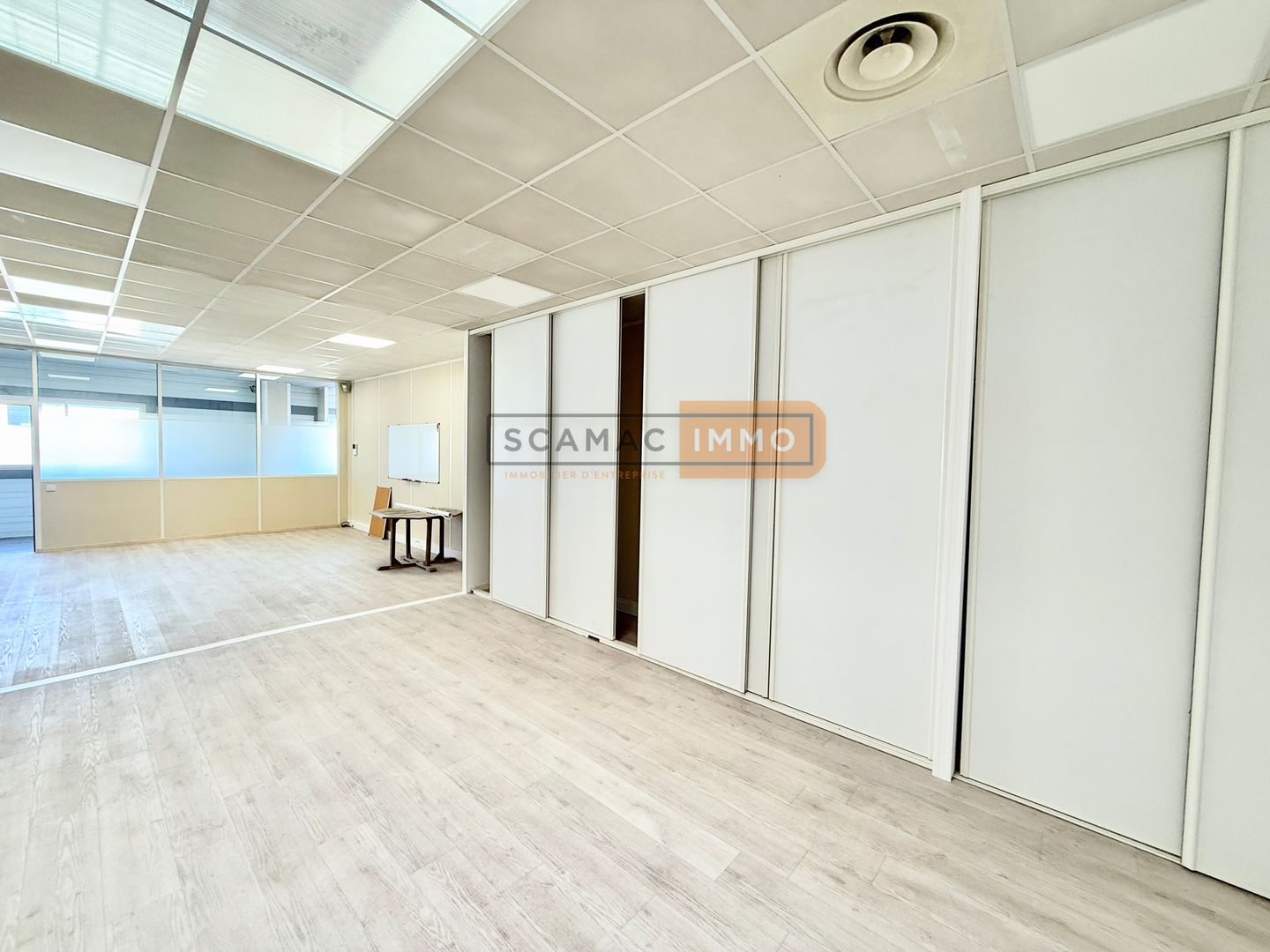 bureau de 155m², Fréjus (Var)