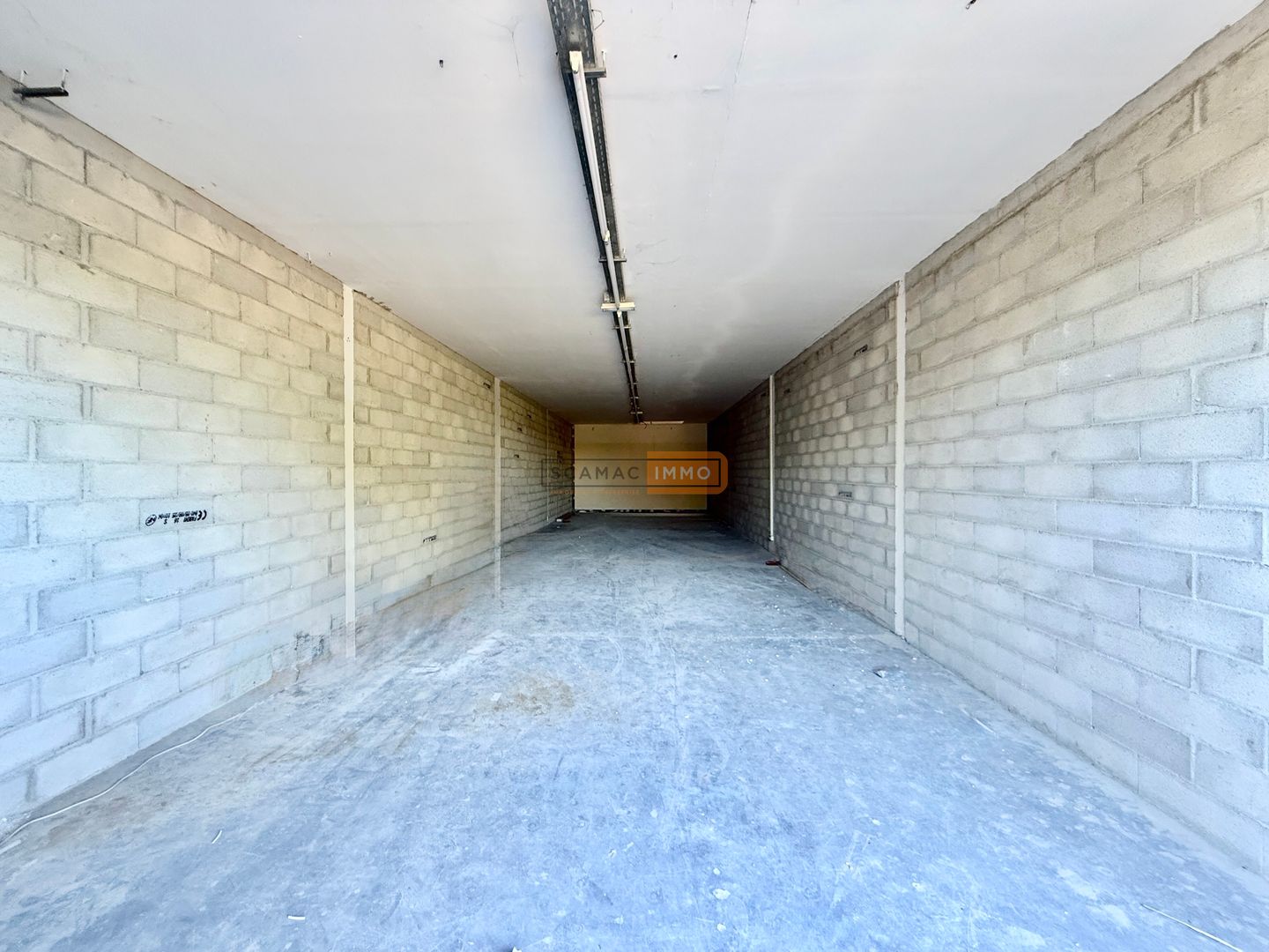 entrepôt de 110m², Fréjus (Var)