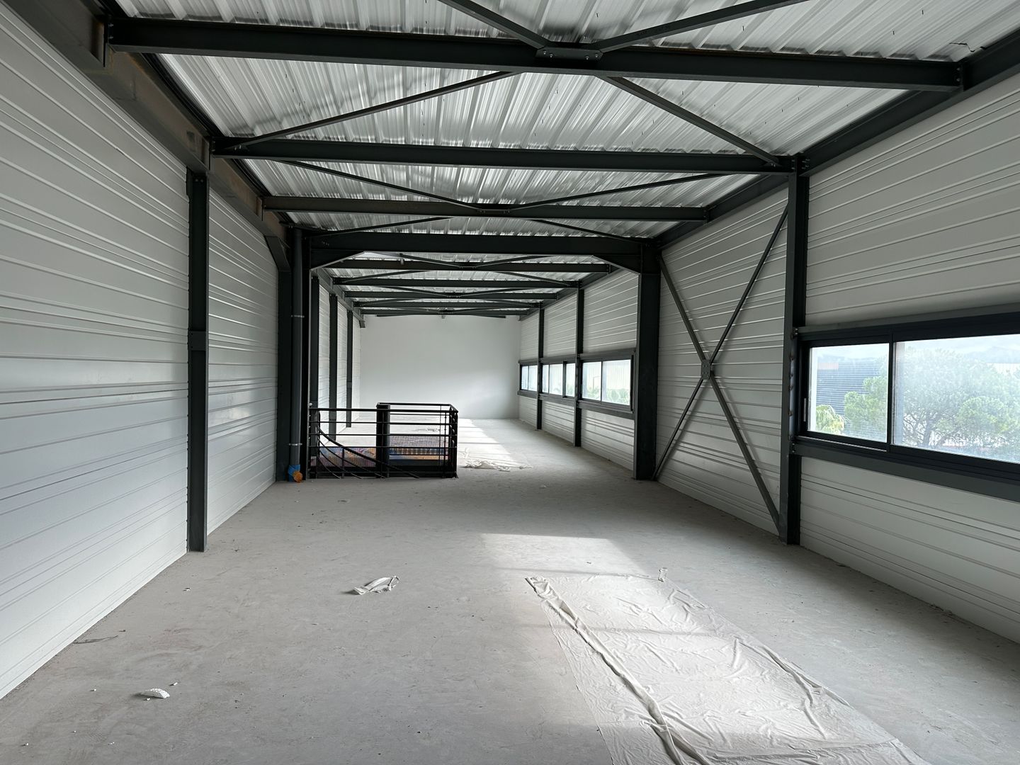bureau de 150m², Puget-sur Argens (Var)