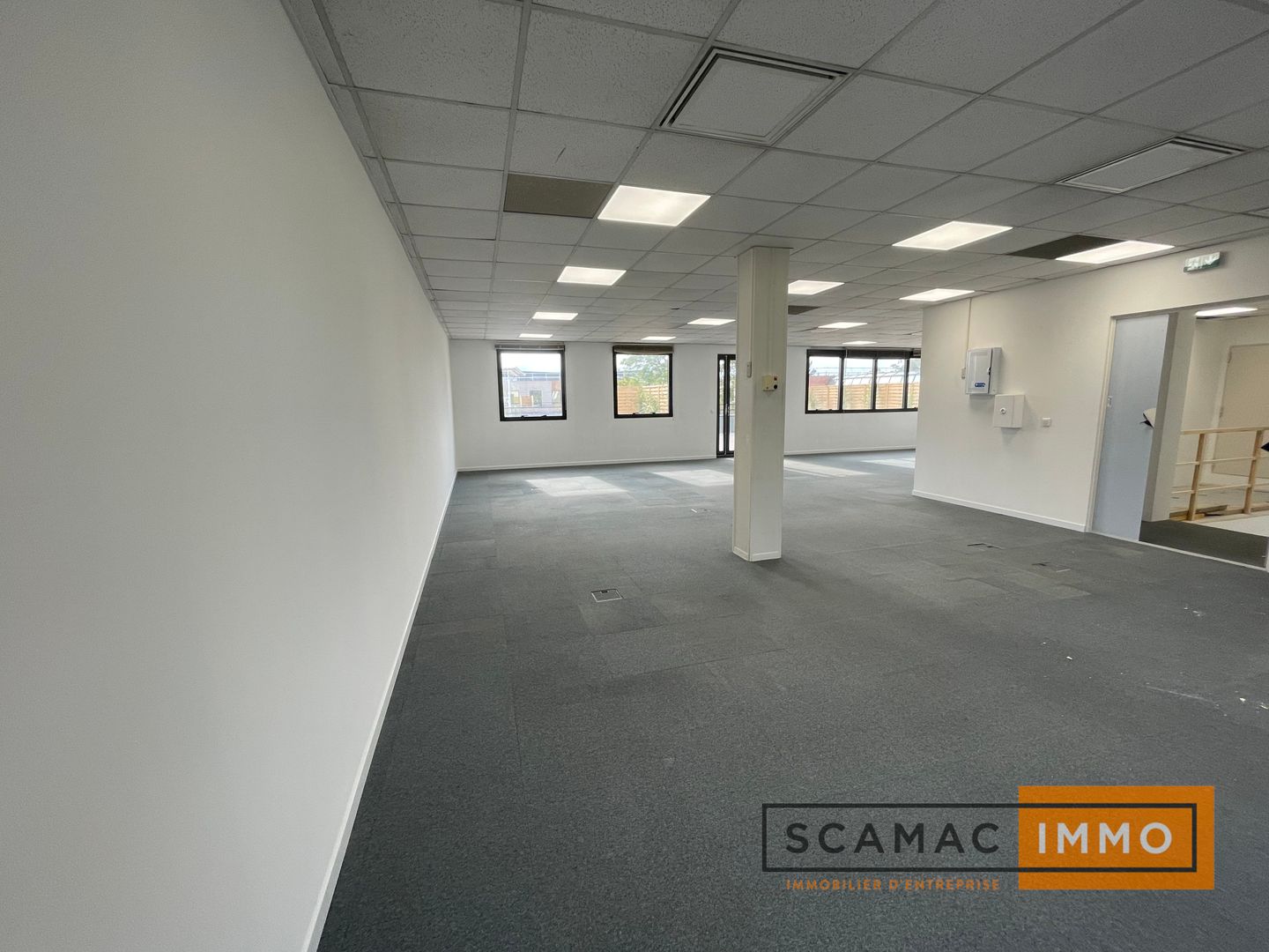 bureau de 110m², Massy (Essonne)