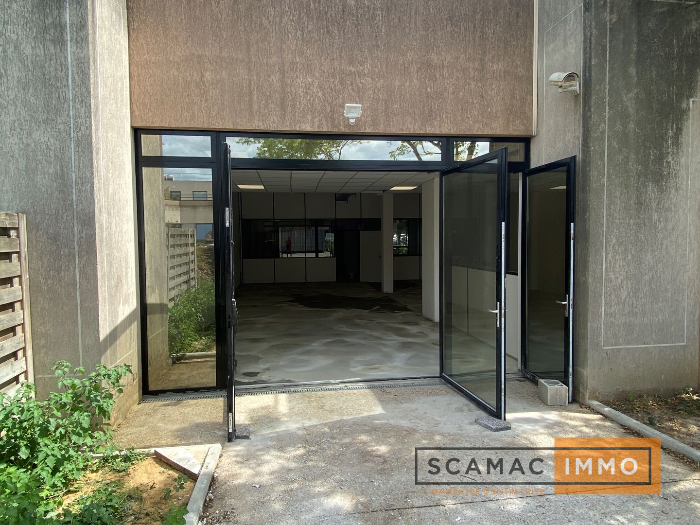 local d'activités de 325m², Massy (Essonne)