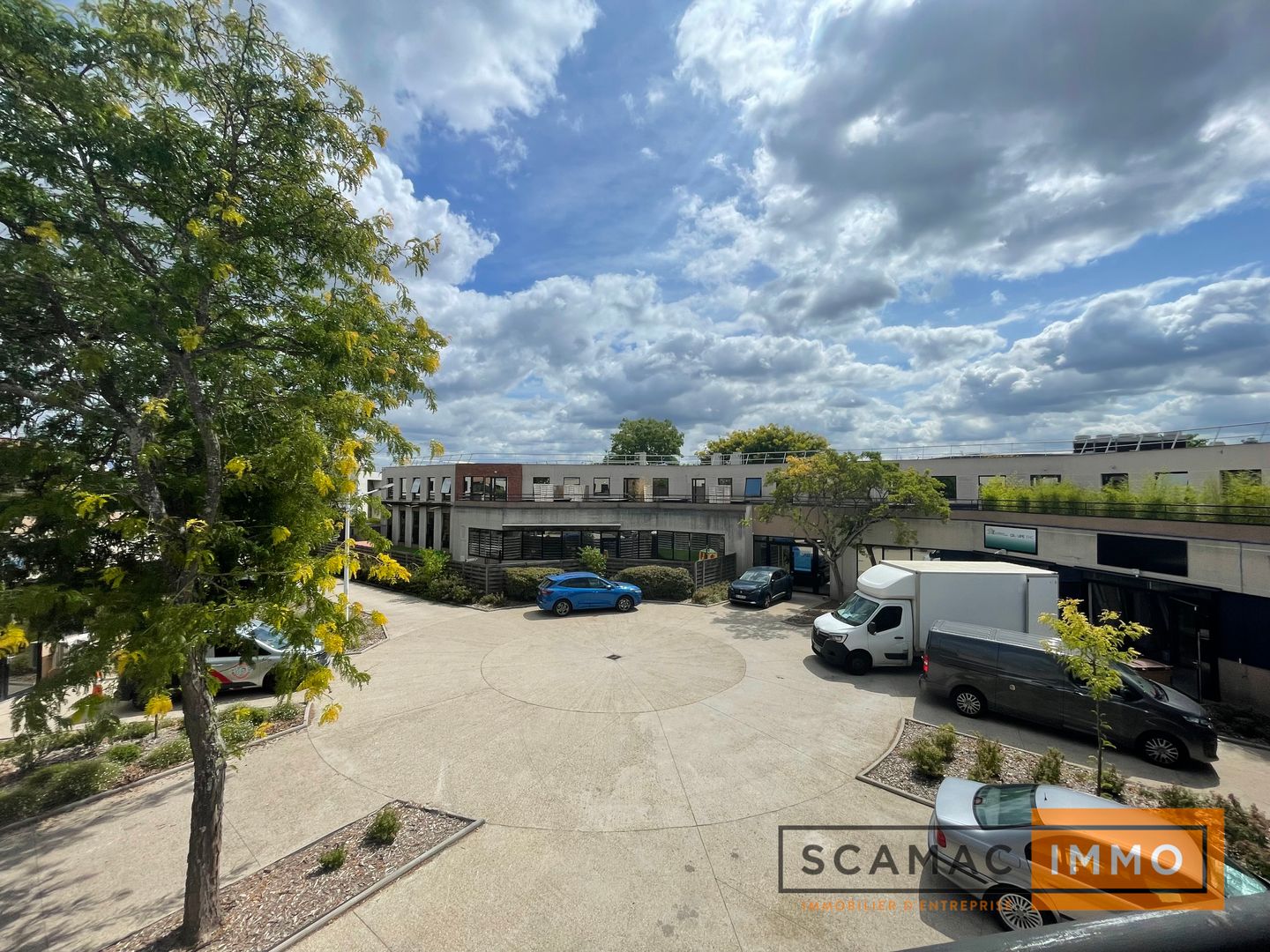 bureau de 84m², Massy (Essonne)
