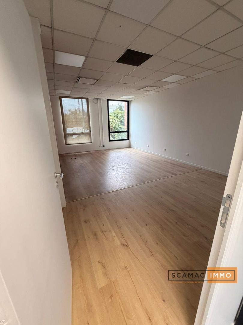 local d'activités de 250m², Massy (Essonne)