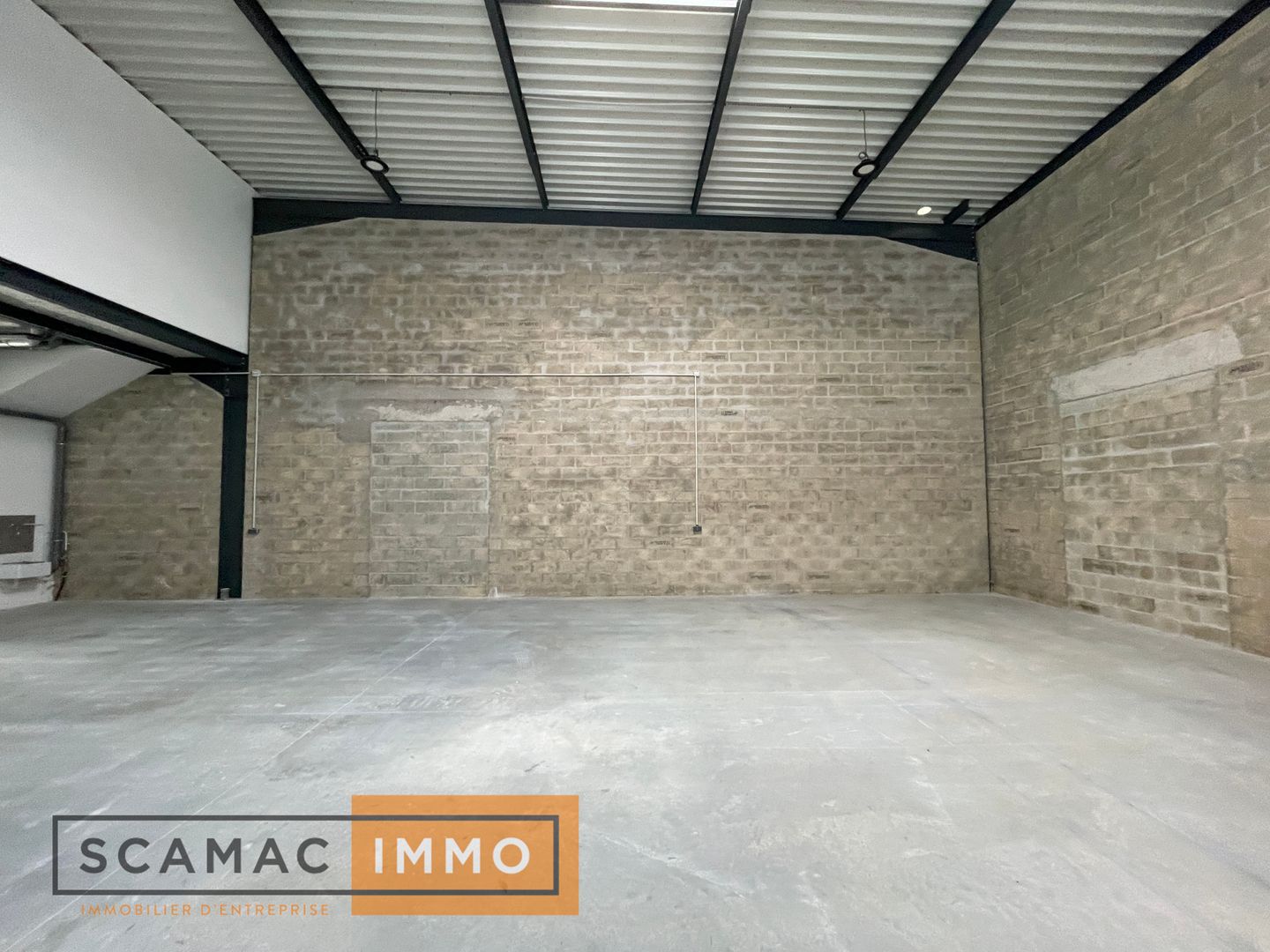 local d'activités de 270m², Lieusaint (Seine-et-Marne)
