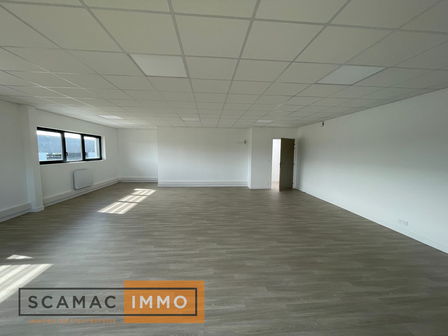 local d'activités de 270m², Lieusaint (Seine-et-Marne)