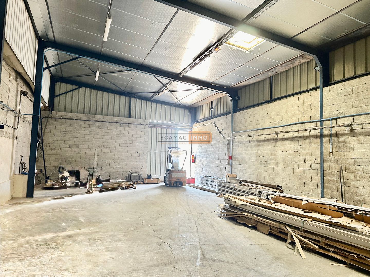 entrepôt de 400m², Puget-sur Argens (Var)